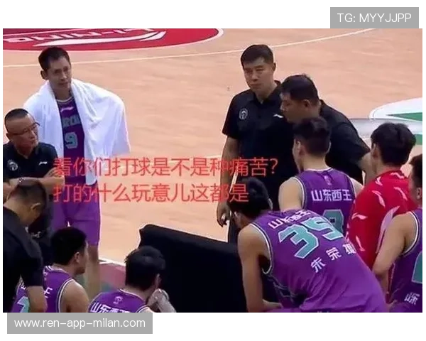 CBA 新星怒砸篮球！情绪失控被队友劝阻